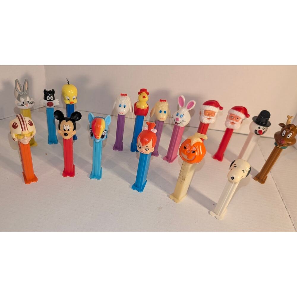 Vintage Lot 18 Pez Dispensers Snoopy Disney Holidays Looney Tunes